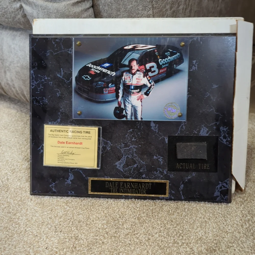 🏁Dale Earnhardt The Intimidator Authentic Racing Tire Plaque New In Box - Picture 7 of 16